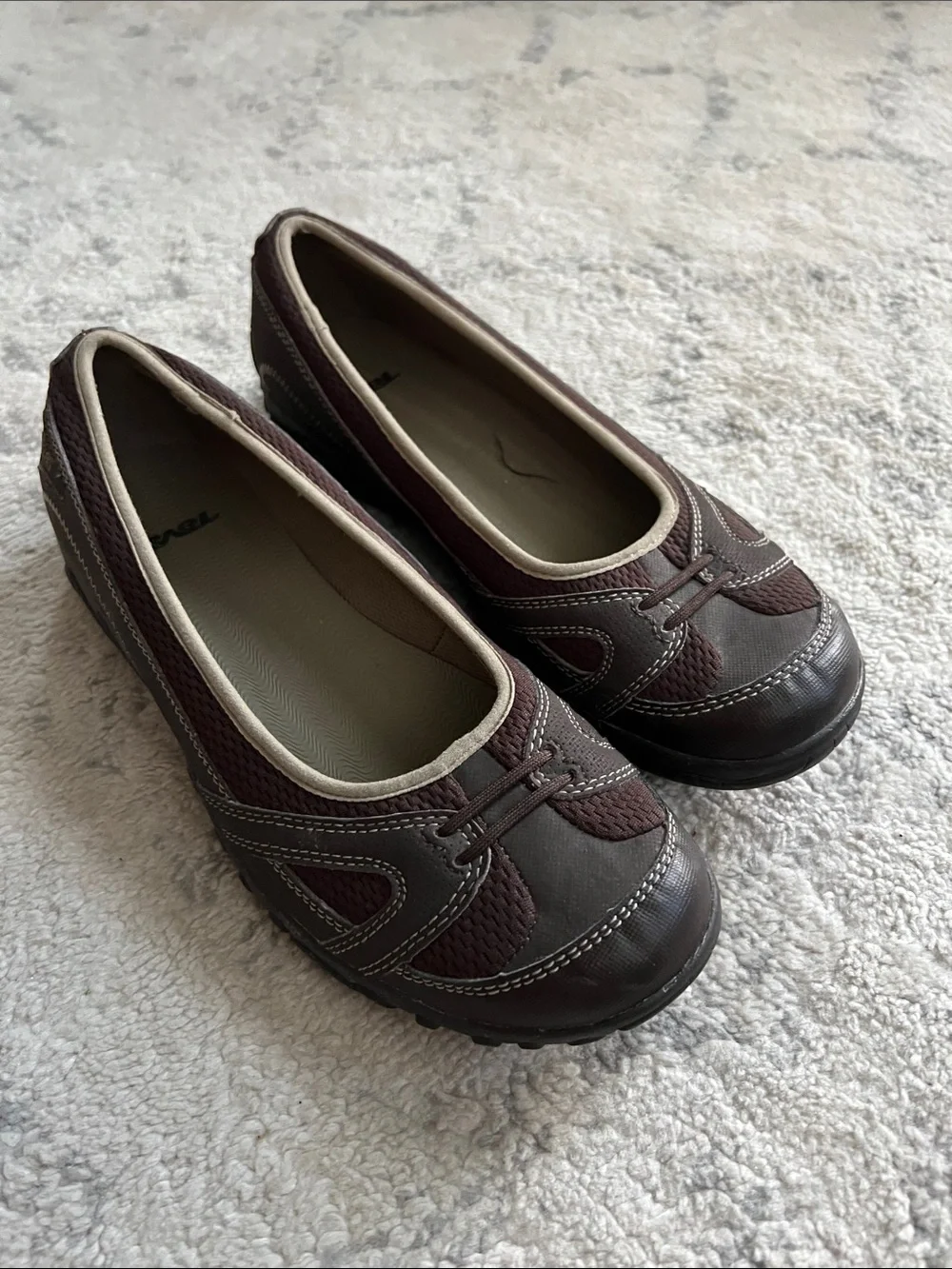 Teva Comfort Casual Slip-On Flats in Brown - Women's size 9